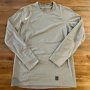 Men’s Large, Nike PRO, Fitted Long Sleeve Sweater, Barry’s Bootcamp